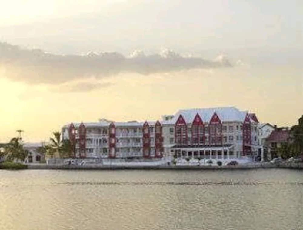 Ramada Tikal Isla De Flores Hotel Экстерьер фото